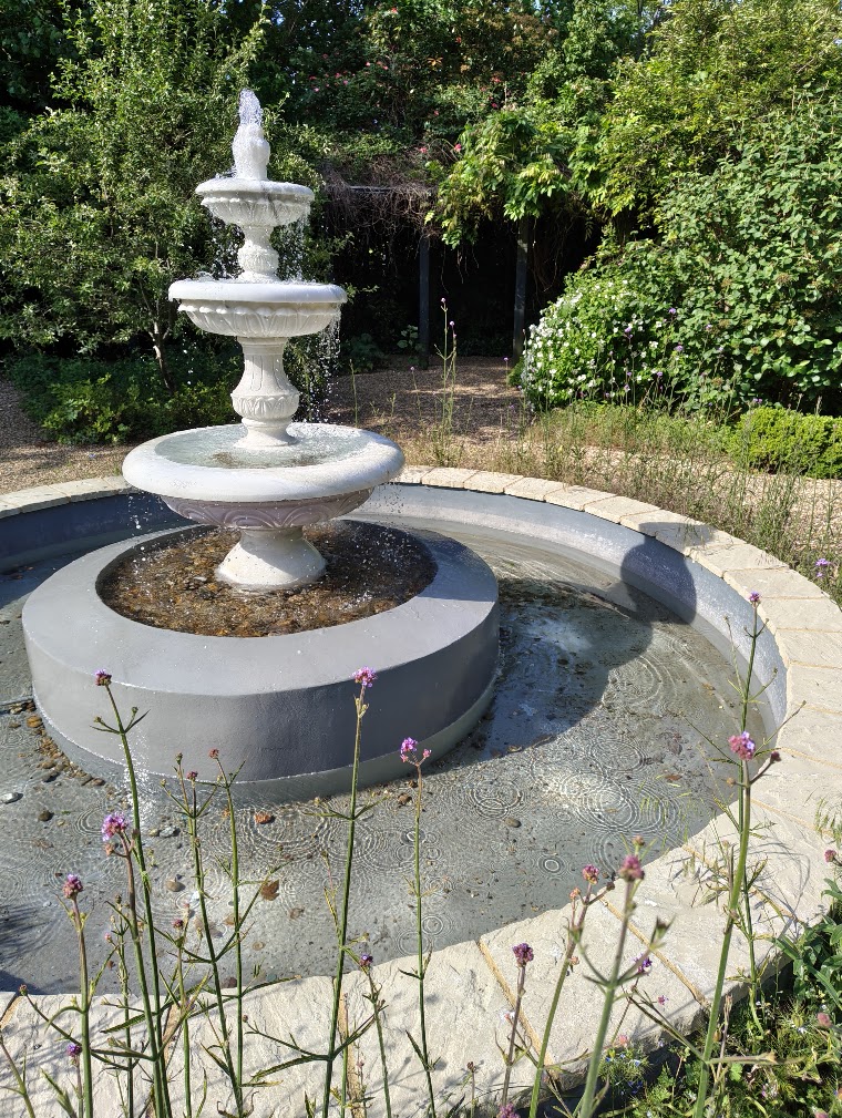 Communal fountain with chlorine tablet stains